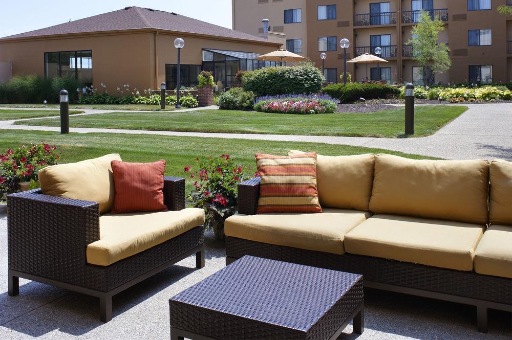 Courtyard By Marriott Indianapolis Airport Hotel Ngoại thất bức ảnh