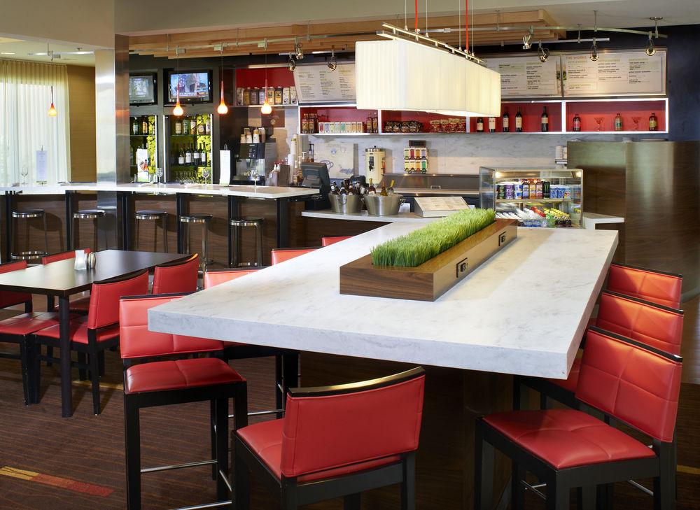 Courtyard By Marriott Indianapolis Airport Hotel Ngoại thất bức ảnh