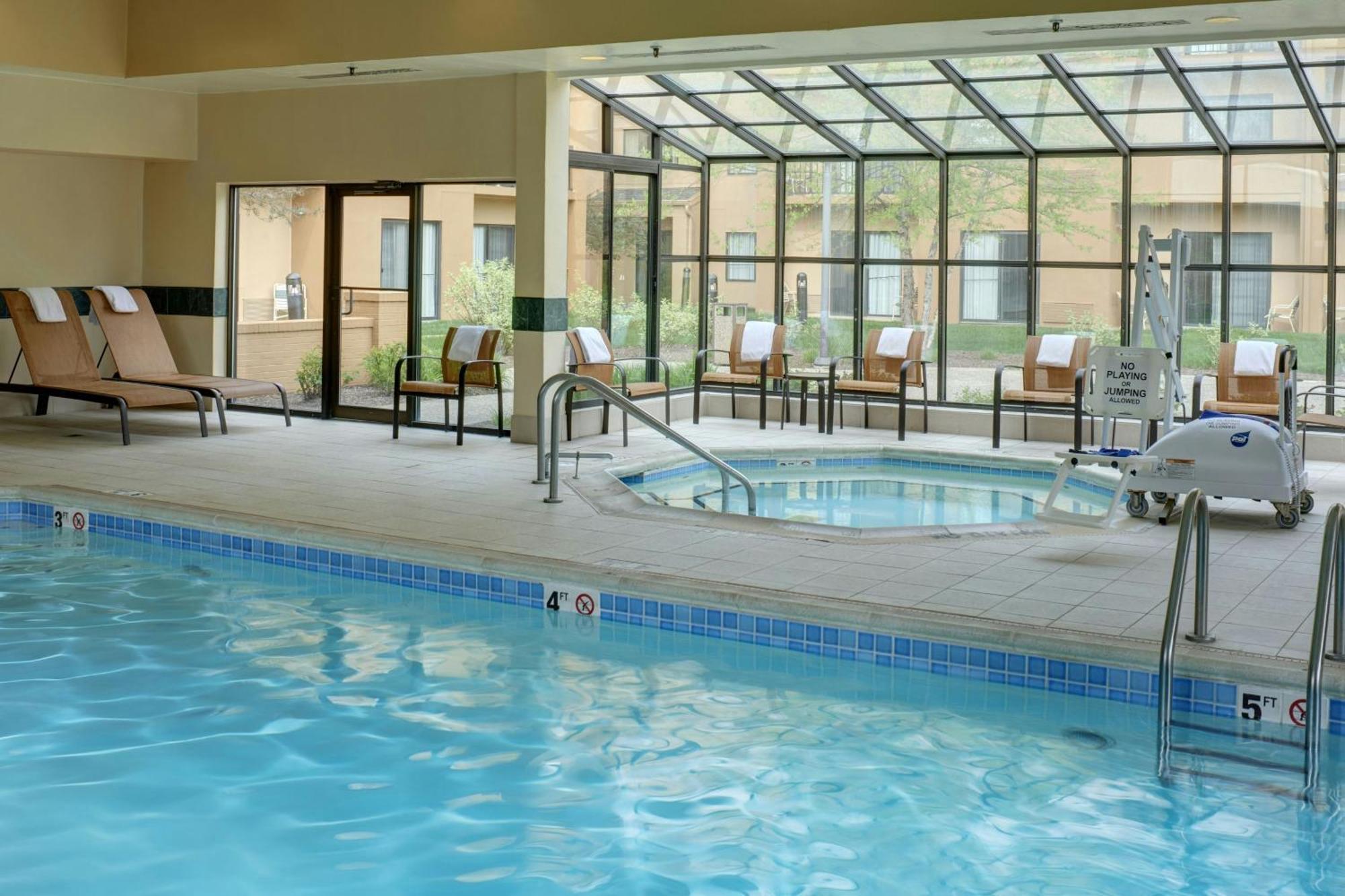 Courtyard By Marriott Indianapolis Airport Hotel Ngoại thất bức ảnh