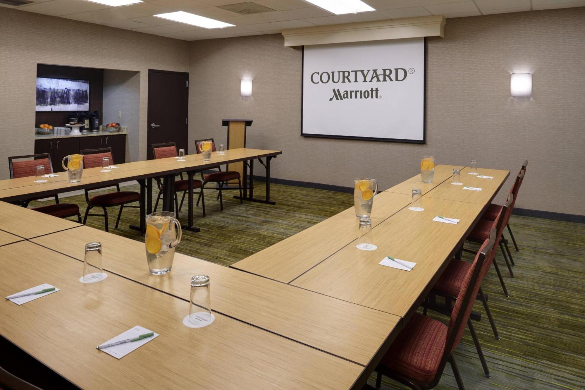 Courtyard By Marriott Indianapolis Airport Hotel Ngoại thất bức ảnh