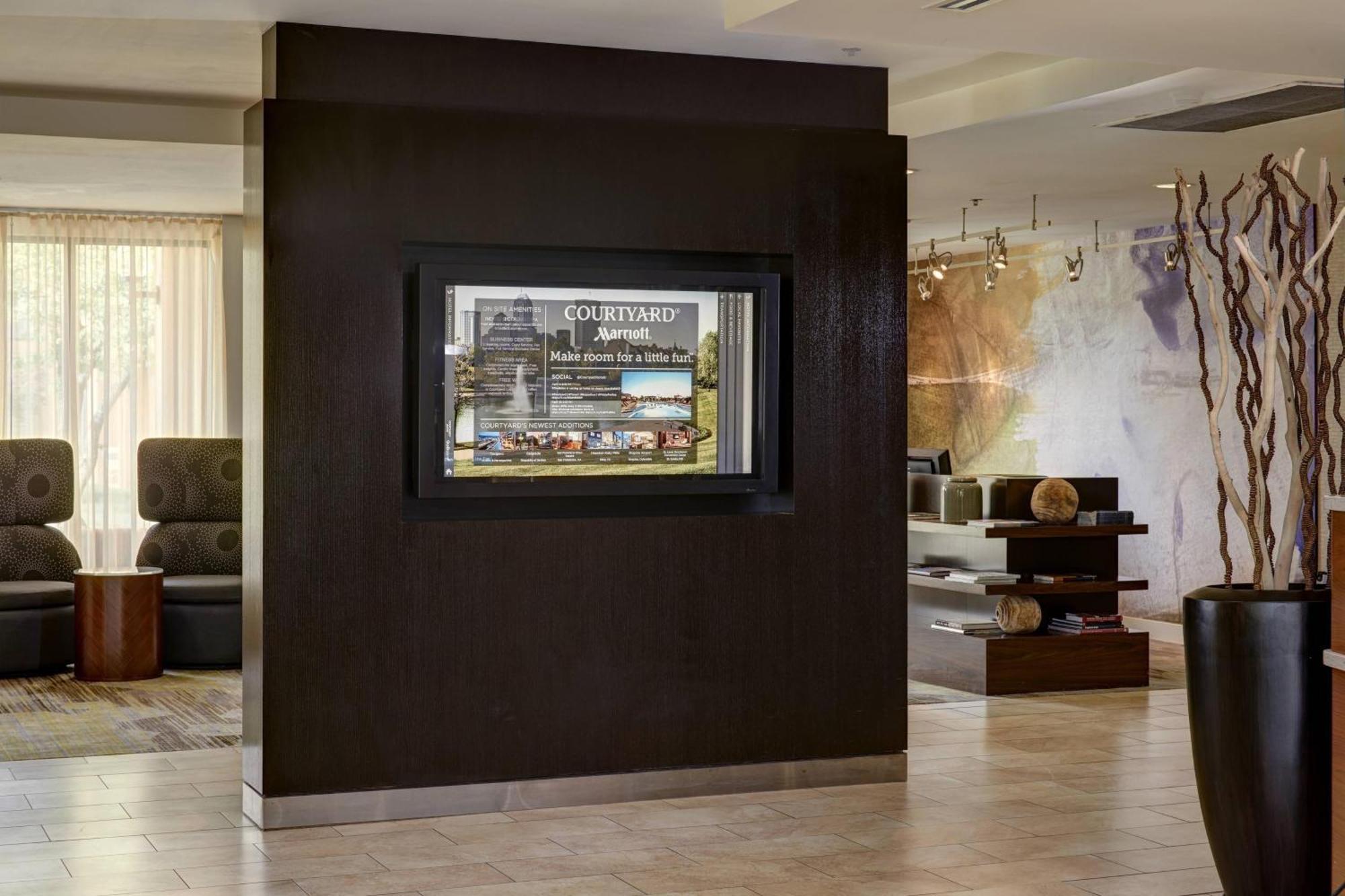 Courtyard By Marriott Indianapolis Airport Hotel Ngoại thất bức ảnh