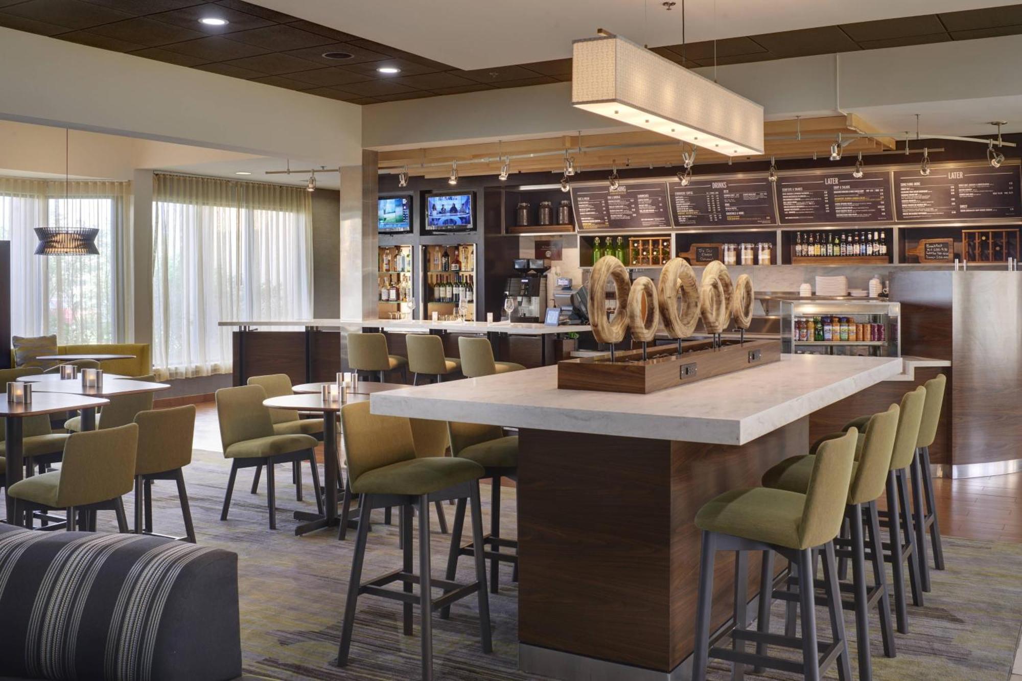 Courtyard By Marriott Indianapolis Airport Hotel Ngoại thất bức ảnh