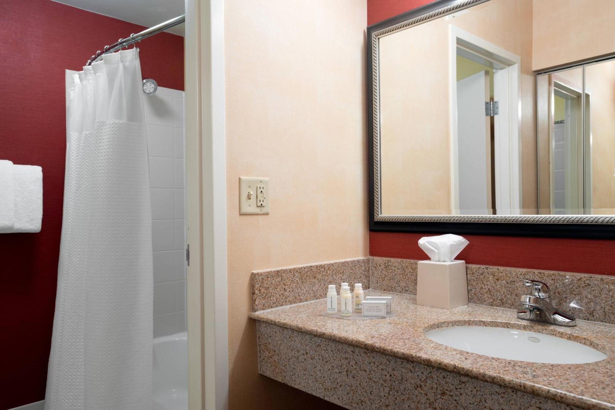 Courtyard By Marriott Indianapolis Airport Hotel Ngoại thất bức ảnh