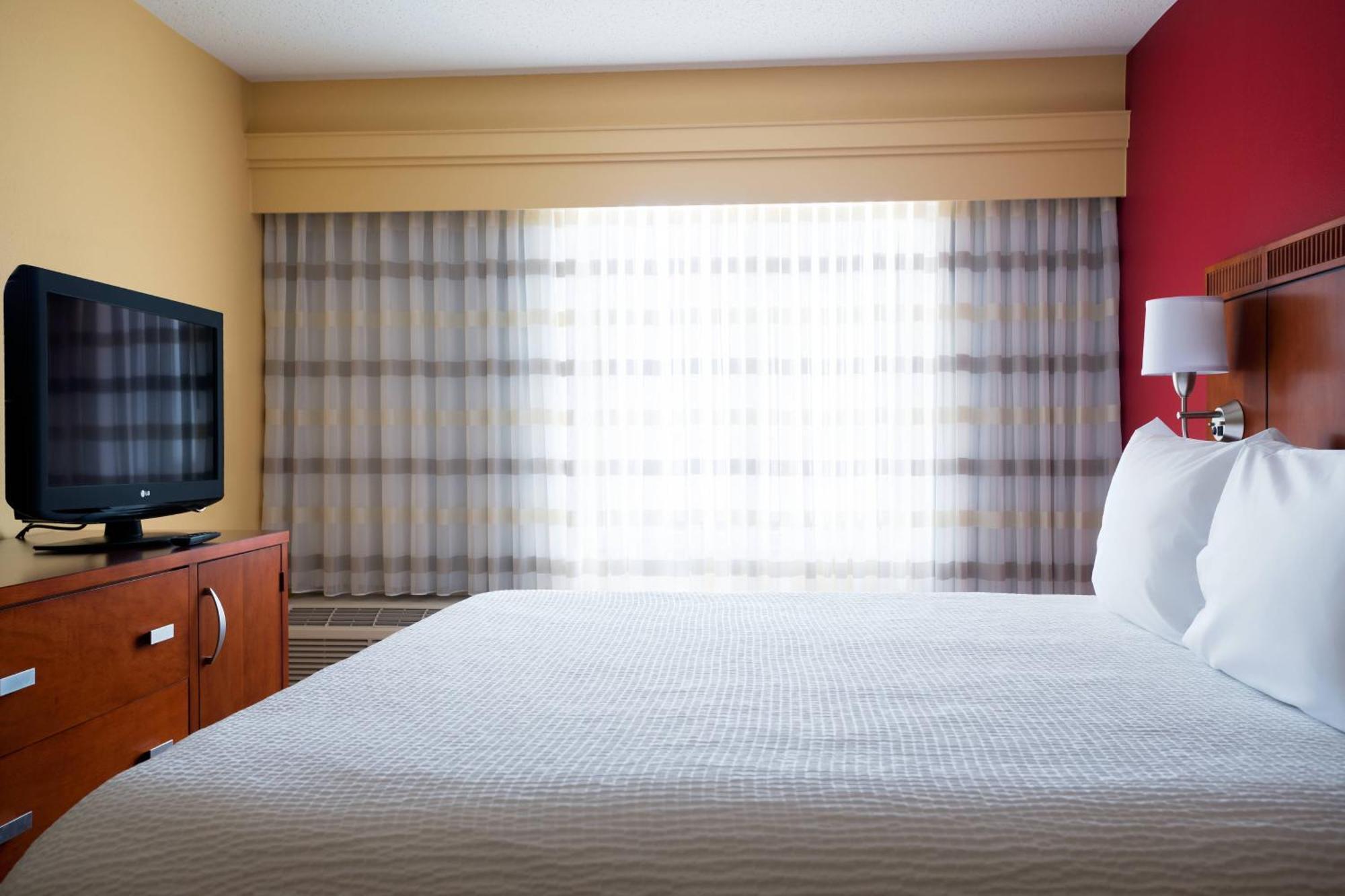 Courtyard By Marriott Indianapolis Airport Hotel Ngoại thất bức ảnh