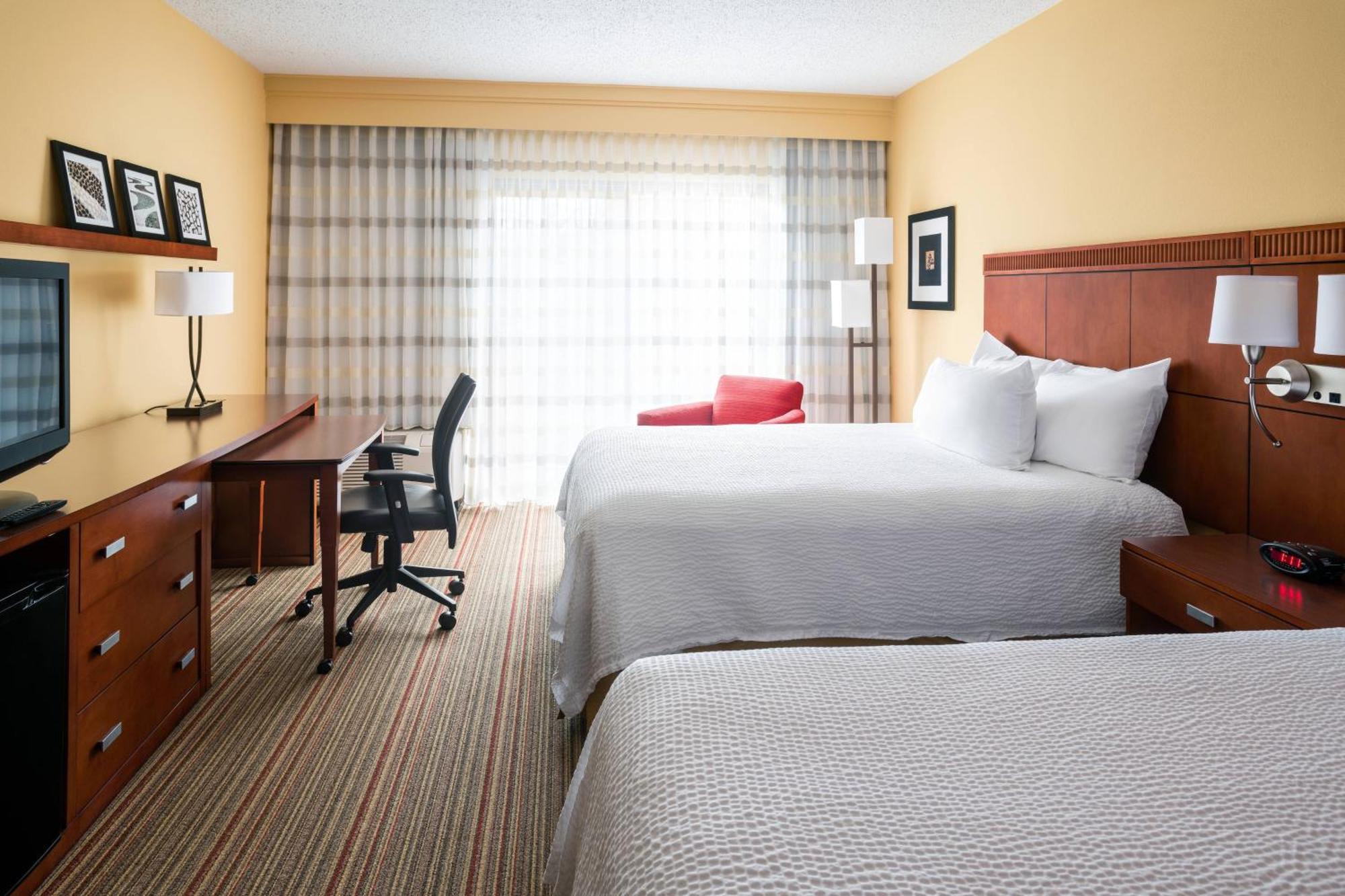Courtyard By Marriott Indianapolis Airport Hotel Ngoại thất bức ảnh