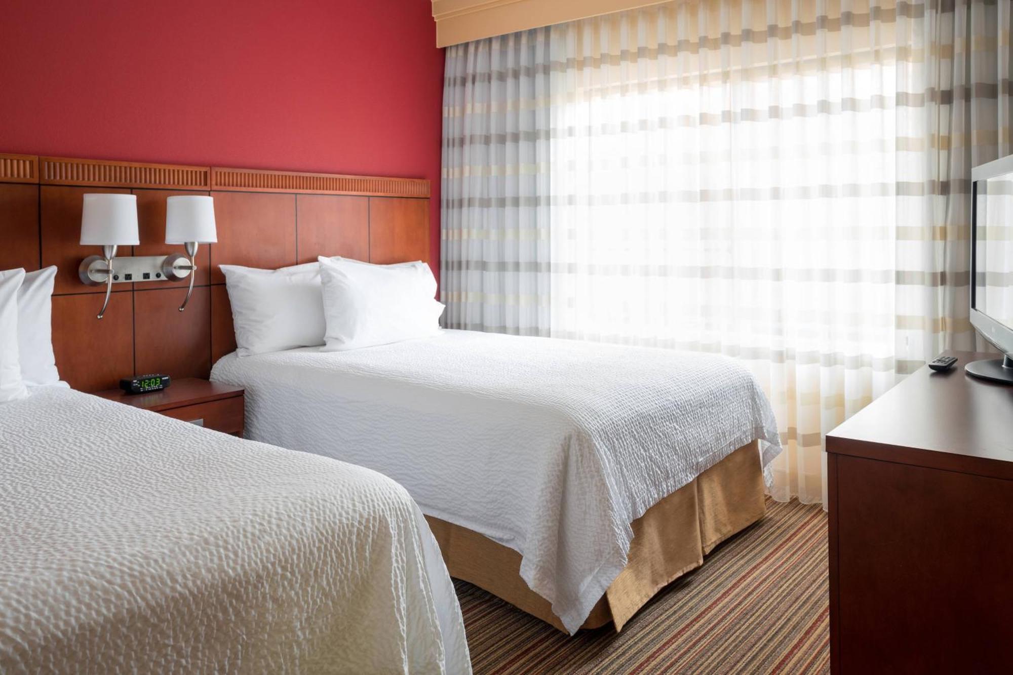 Courtyard By Marriott Indianapolis Airport Hotel Ngoại thất bức ảnh