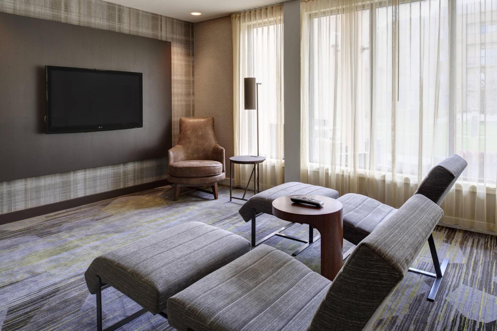 Courtyard By Marriott Indianapolis Airport Hotel Ngoại thất bức ảnh