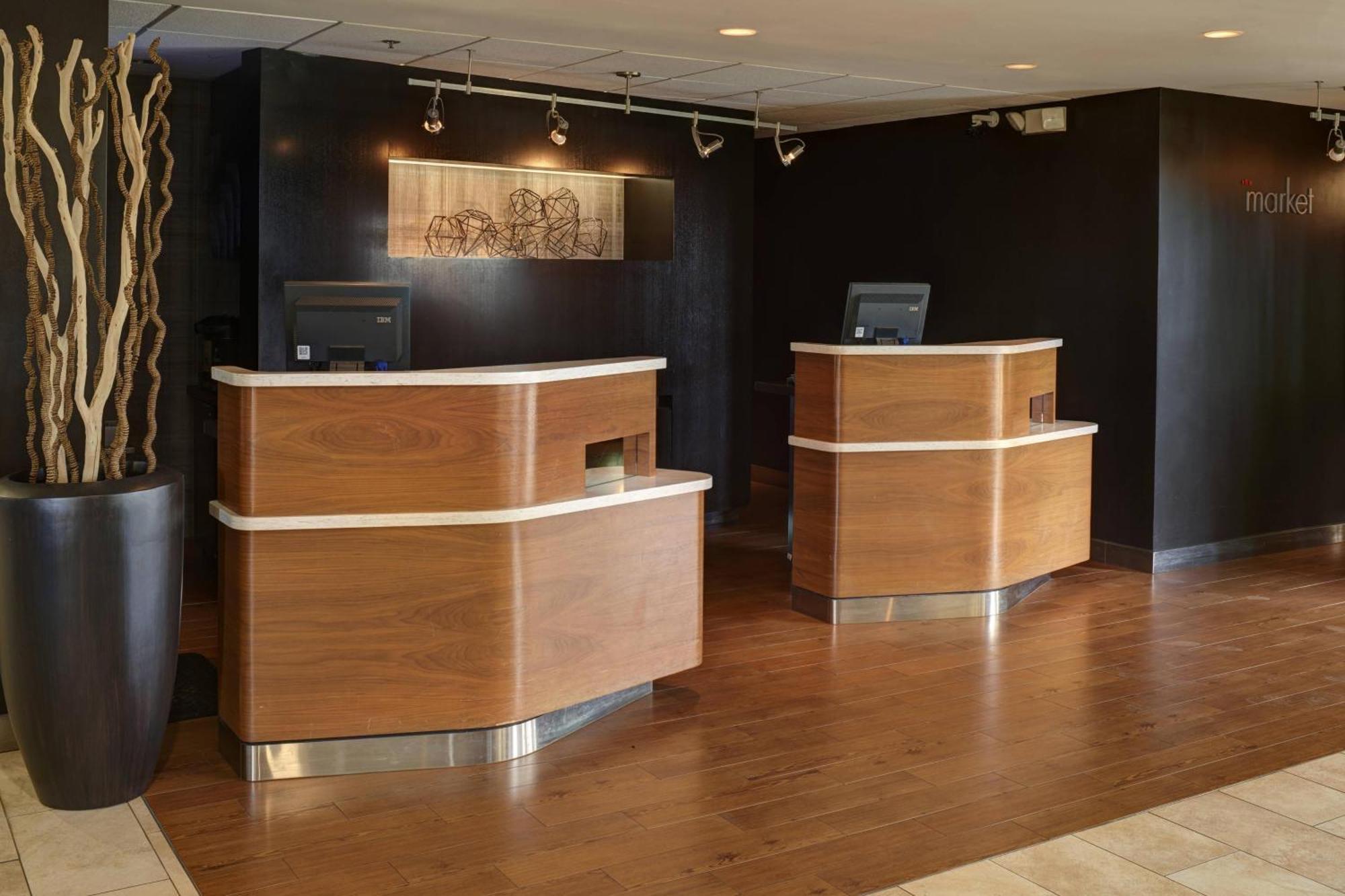 Courtyard By Marriott Indianapolis Airport Hotel Ngoại thất bức ảnh