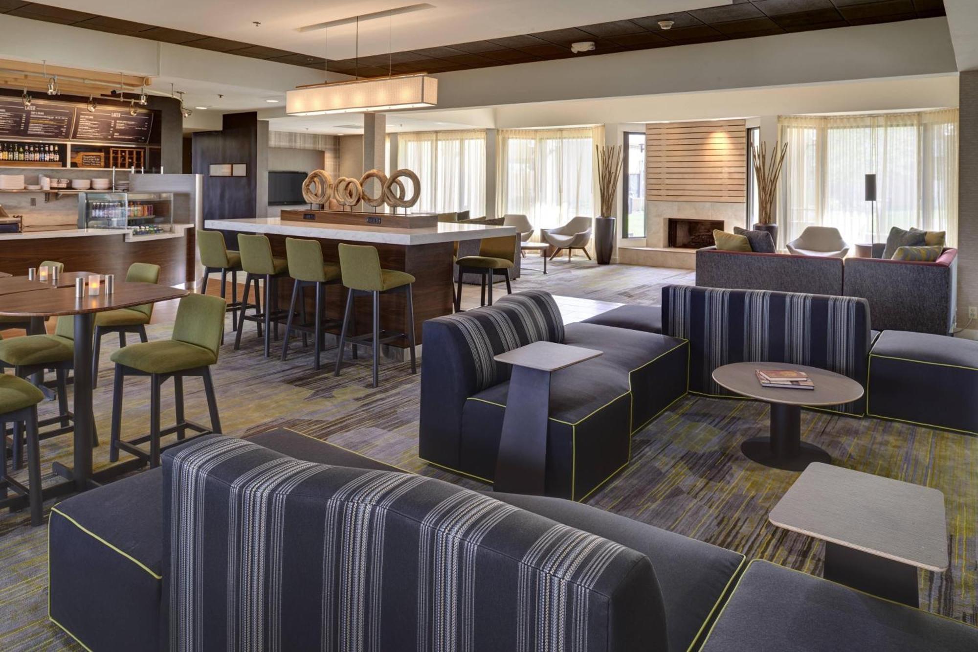 Courtyard By Marriott Indianapolis Airport Hotel Ngoại thất bức ảnh