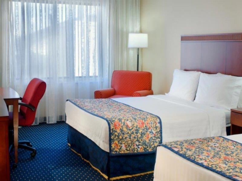 Courtyard By Marriott Indianapolis Airport Hotel Ngoại thất bức ảnh