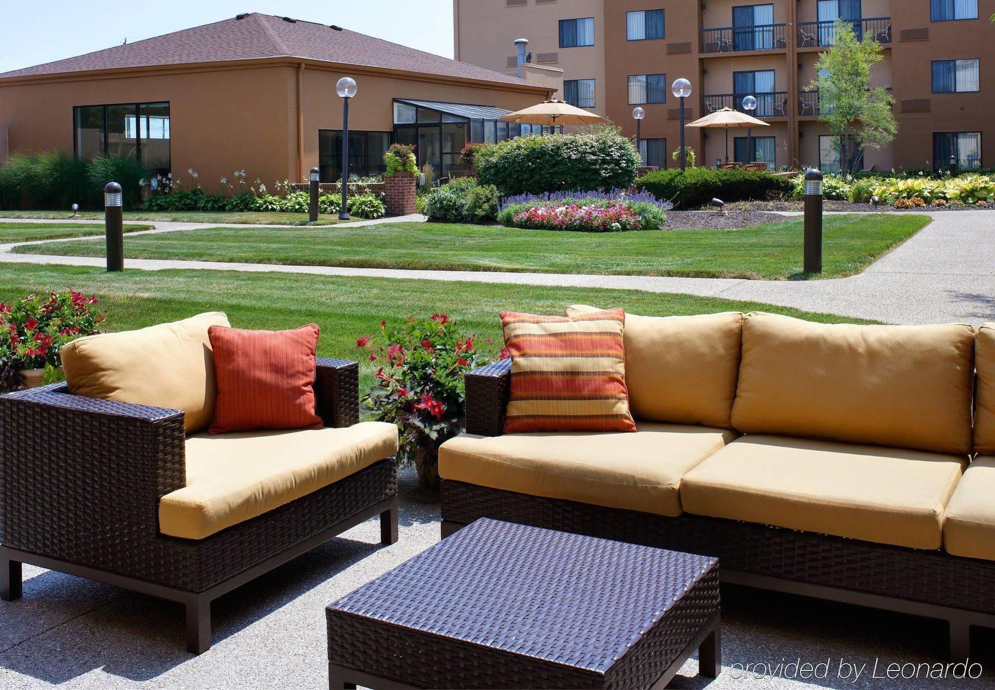 Courtyard By Marriott Indianapolis Airport Hotel Ngoại thất bức ảnh