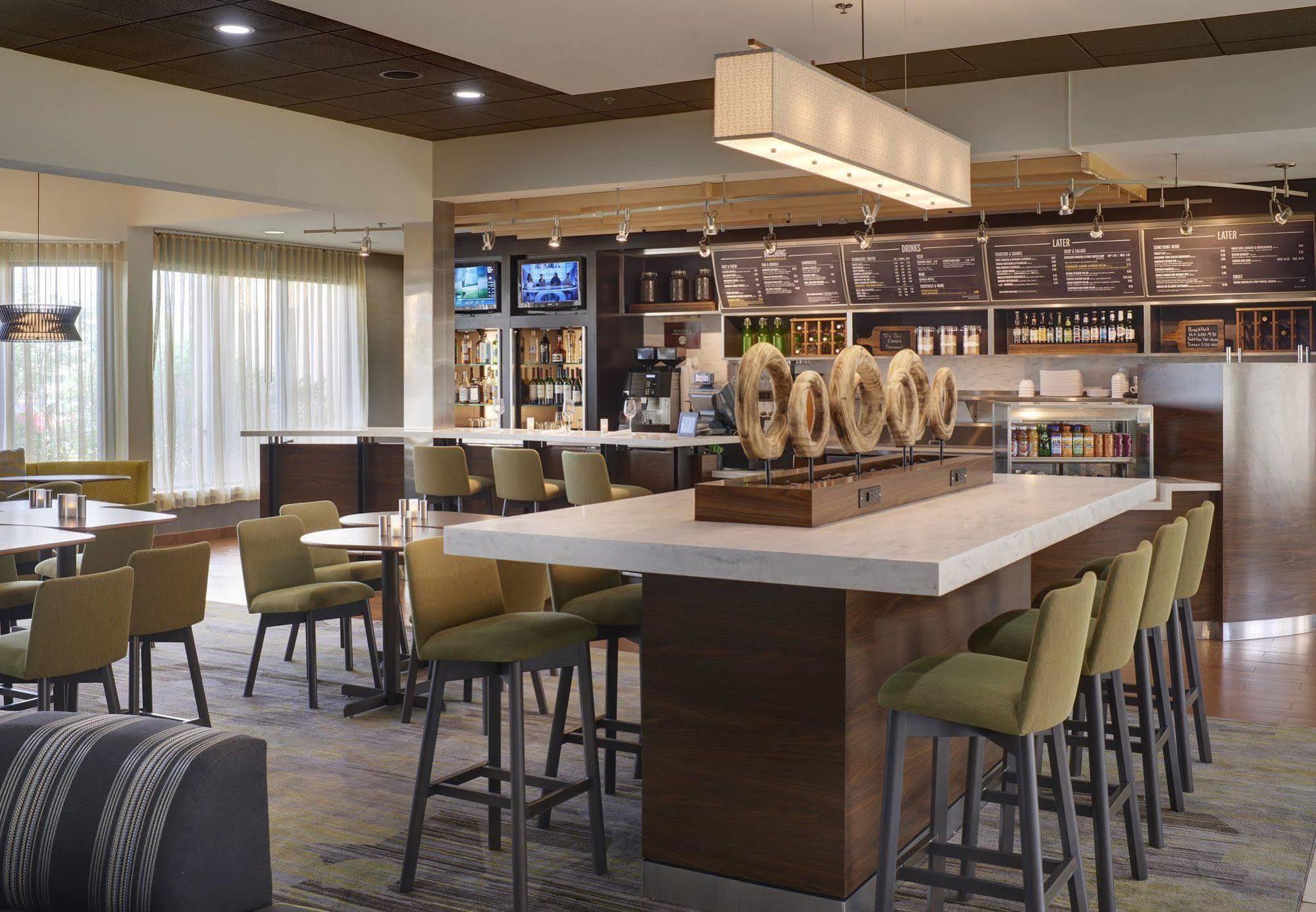 Courtyard By Marriott Indianapolis Airport Hotel Ngoại thất bức ảnh