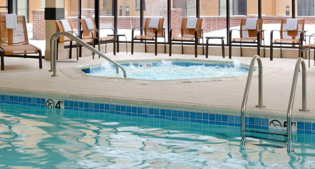 Courtyard By Marriott Indianapolis Airport Hotel Ngoại thất bức ảnh
