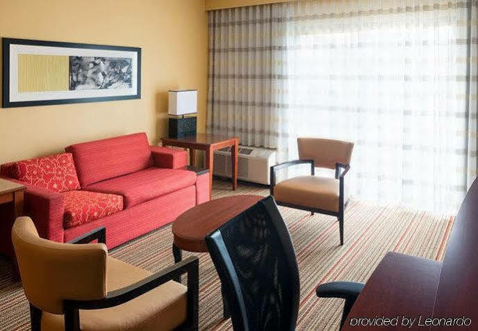 Courtyard By Marriott Indianapolis Airport Hotel Ngoại thất bức ảnh