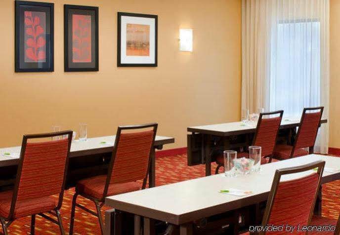 Courtyard By Marriott Indianapolis Airport Hotel Ngoại thất bức ảnh